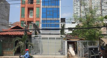 Cho thuê nhà mới xây Khu dân Cư Vạn Phát Hưng, mặt tiền Hoàng Quốc Việt, F. Bình Thuận, Q7, Tphcm. Dt 5x 27m xây 1 hầm 5 tầng, nhà có thang máy, có 10phòng căn hộ dịch vụ , có bếp, nội thất đầy đủ….. Vị trí liền kề Phú Mỹ Hưng, thích hợp mở văn phòng, làm căn hộ dịch vụ…… Giá cho thuê nguyên căn là 50trieu/ tháng  Cho thuê lẽ từng phòng là 5triệu đến 7triệu/ tháng Lh cty Hân House 0918192869